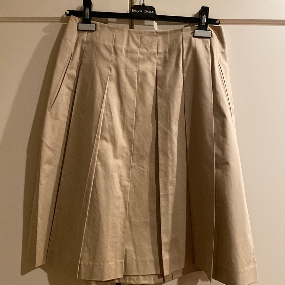 Banana Republic pleated skirt New Size 8